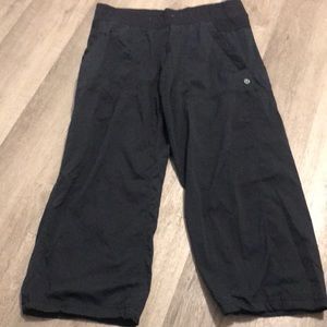 LULULEMON STUDIO CAPRIS SIZE 10